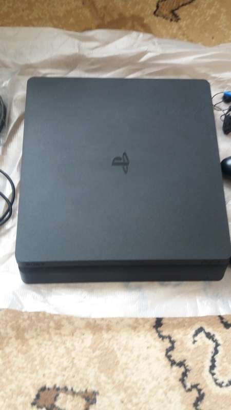 PS4 1TB SLIM CONSOLE + 1 CONTROLLER  (AS NEW)(EXCELLENT CONDITION) 11 MONTH GUARANTEE SLIP.